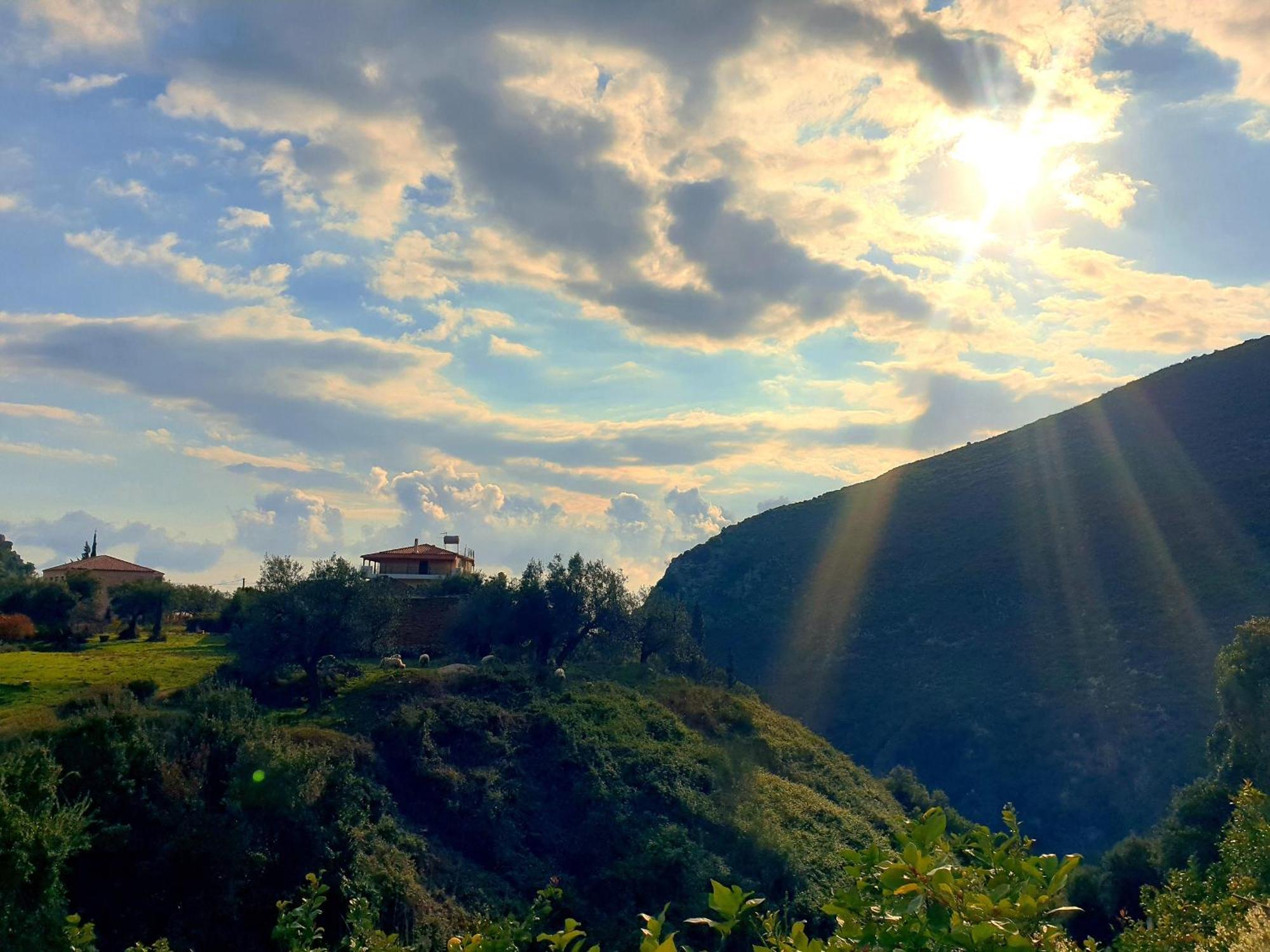 Philoxenia Guest House Himare Bagian luar foto
