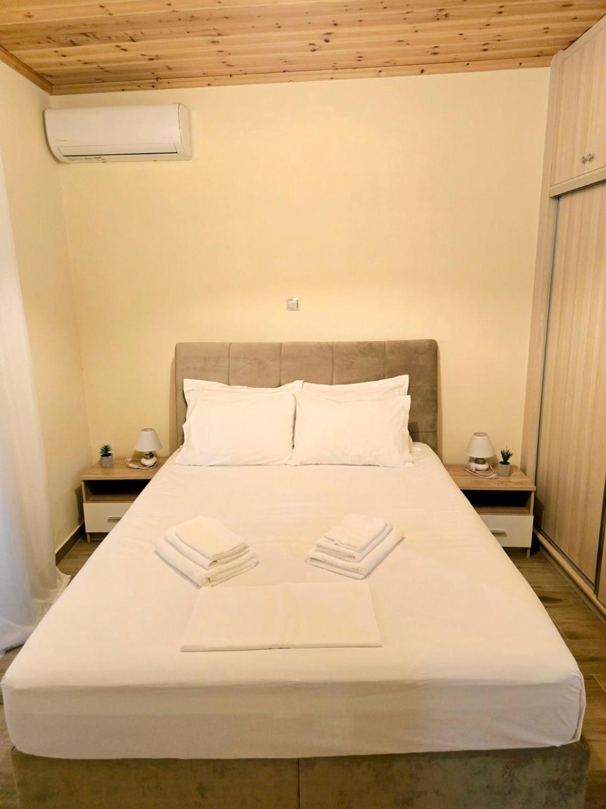 Philoxenia Guest House Himare Bagian luar foto