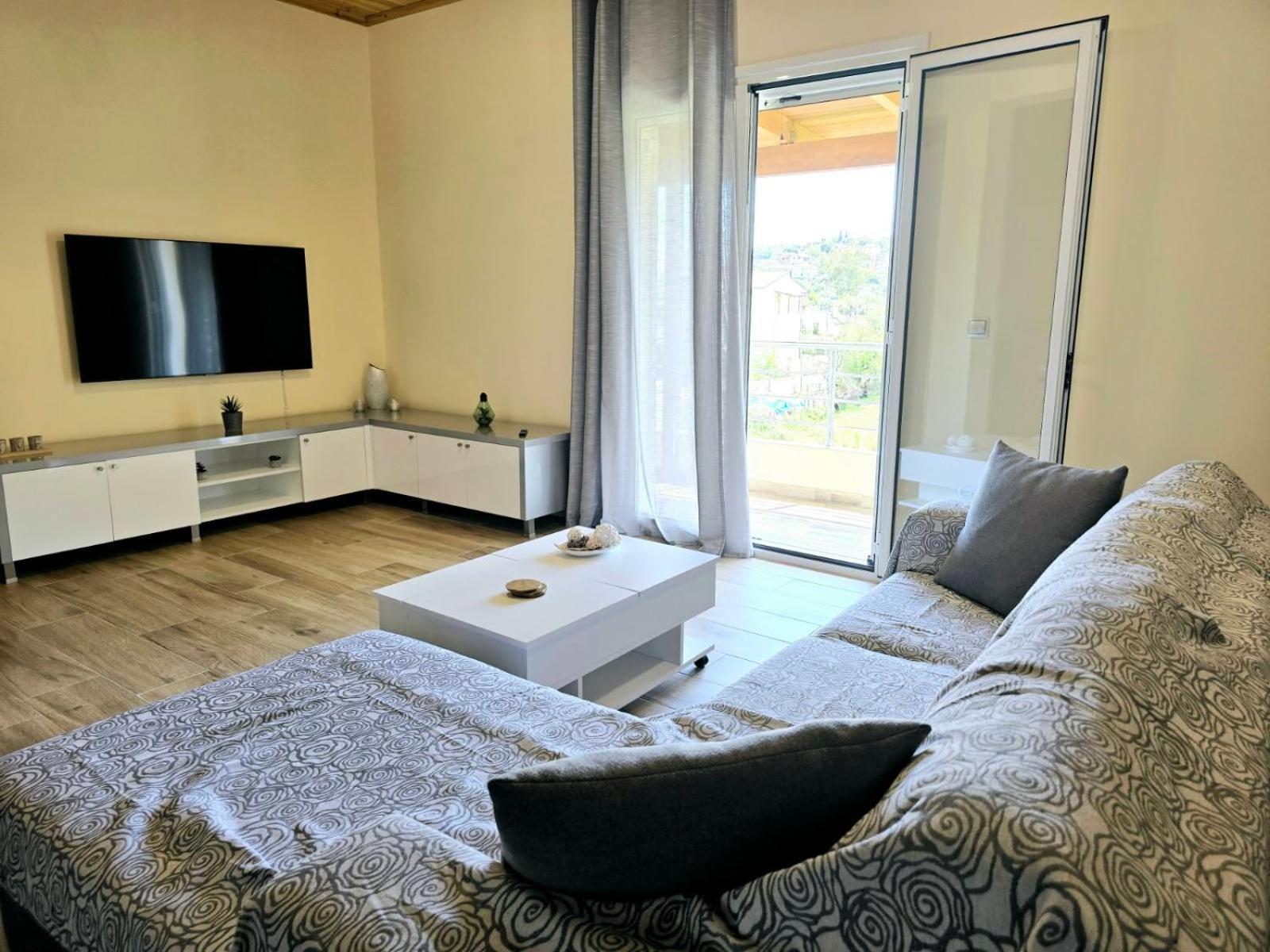 Philoxenia Guest House Himare Bagian luar foto